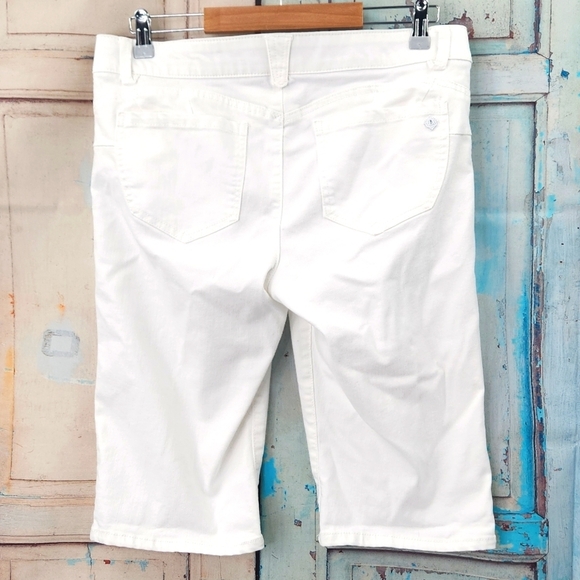 Democracy Ab Solution Bermuda Shorts - Picture 3 of 6